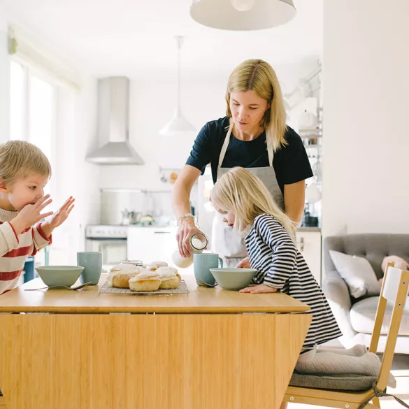 Frühstückstisch mit Kinder